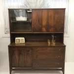 Brasilia small hutch