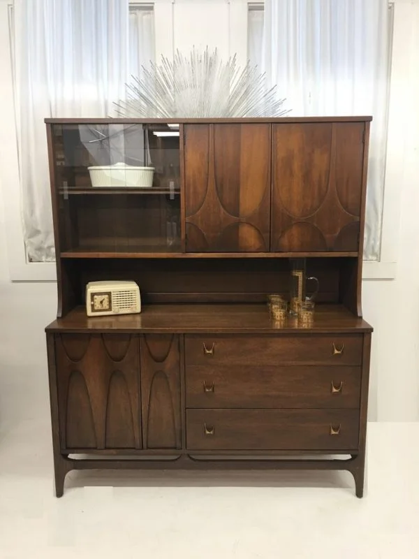 Brasilia small hutch